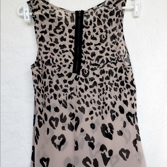 Light pink cheetah print tunic. Size Small. - Picture 2 of 6